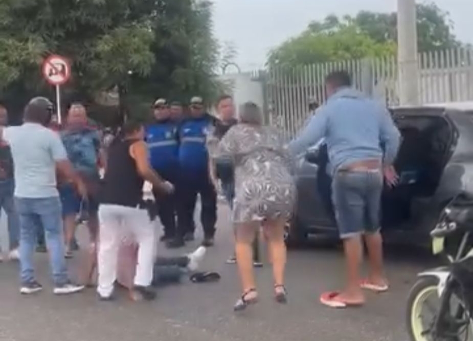 Desvinculan a agentes de tránsito tras denuncia de agresión en la calle 30