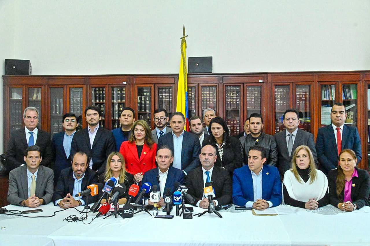 Senado suspende deliberaciones en solidaridad con Miguel Uribe