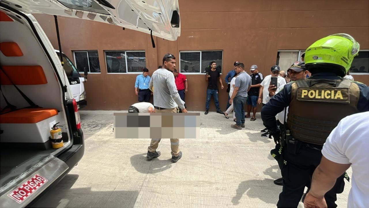 Mujer falleció tras caer del quinto piso del centro comercial Muelle del Río, en Alameda