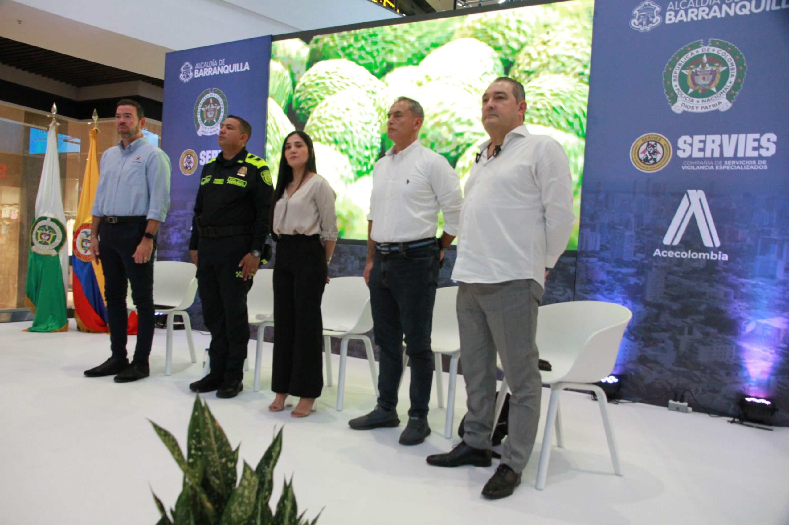 Distrito y empresarios se unen por la seguridad ciudadana con nuevo frente en centros comerciales