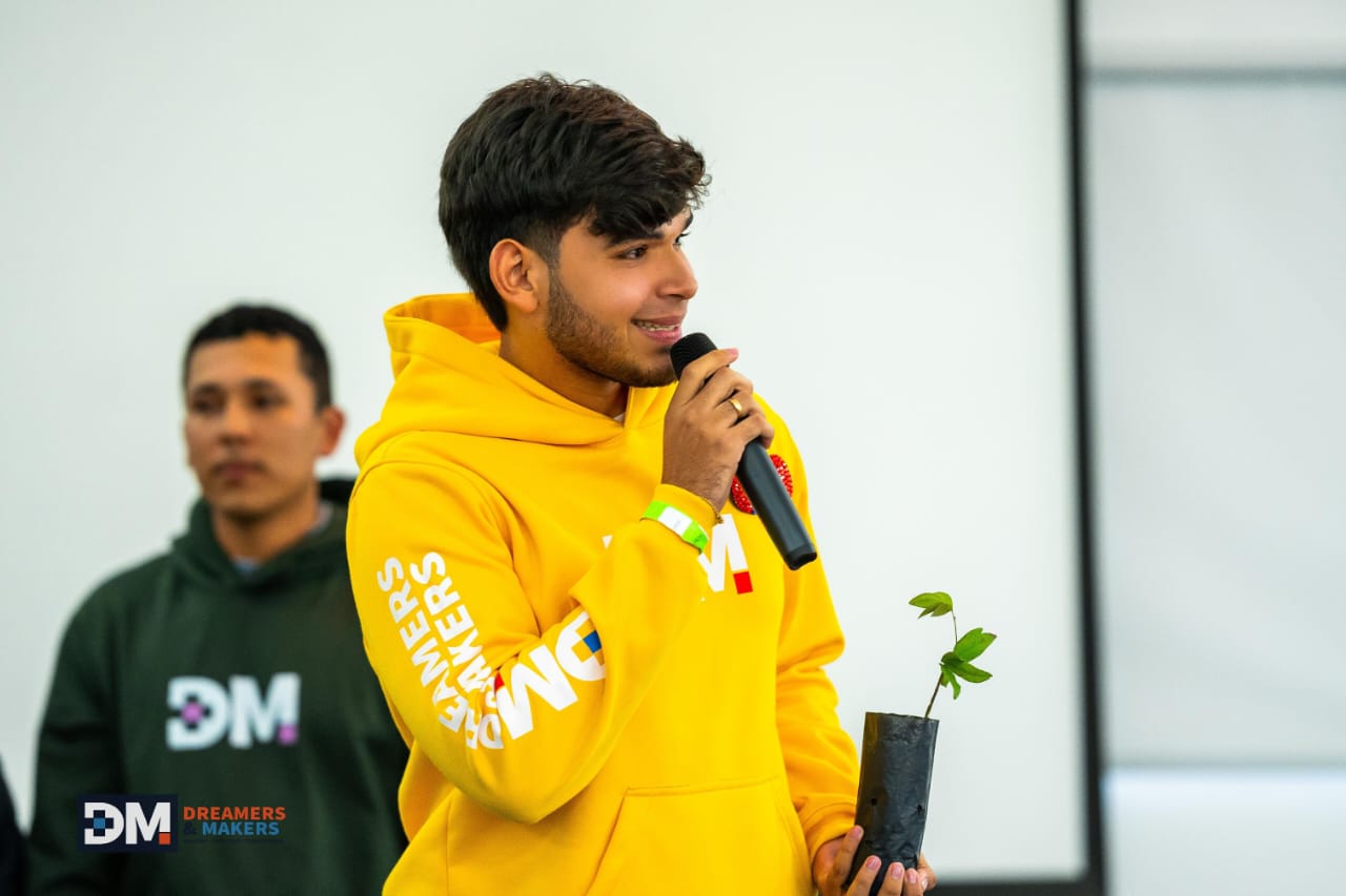 Joven atlanticense envió inspirador mensaje en el Bootcamp de “Dreamers & Makers” y recibió reconocimiento del expresidente Duque