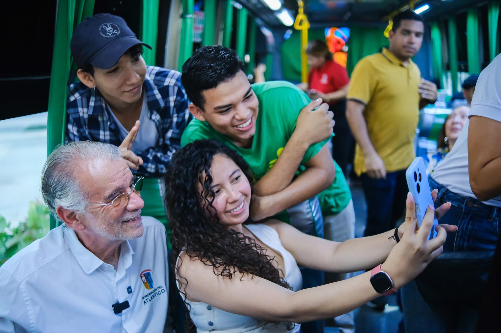 Gobernador Eduardo Verano se subió al bus de ‘La Ruta a la U’ para lanzar oficialmente el subsidio de transporte universitario