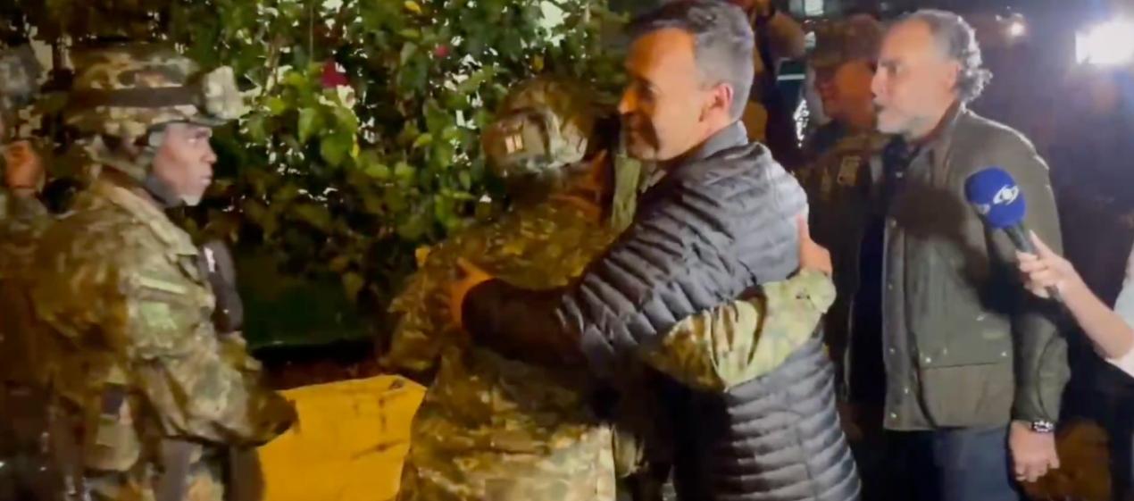 MinDefensa y MinInterior recibieron en Popayán a los 57 militares rescatados