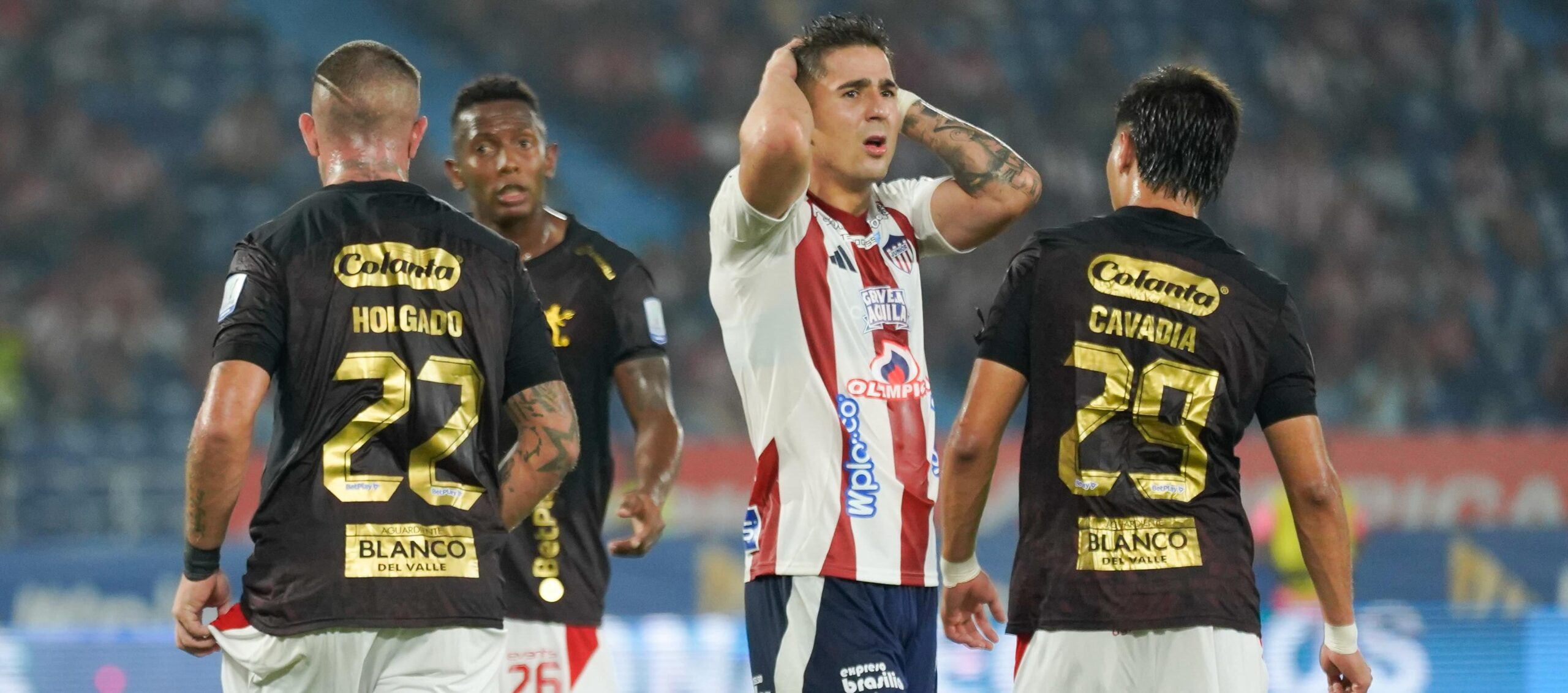 Hinchas estallan contra Junior tras nueva derrota en casa ante América