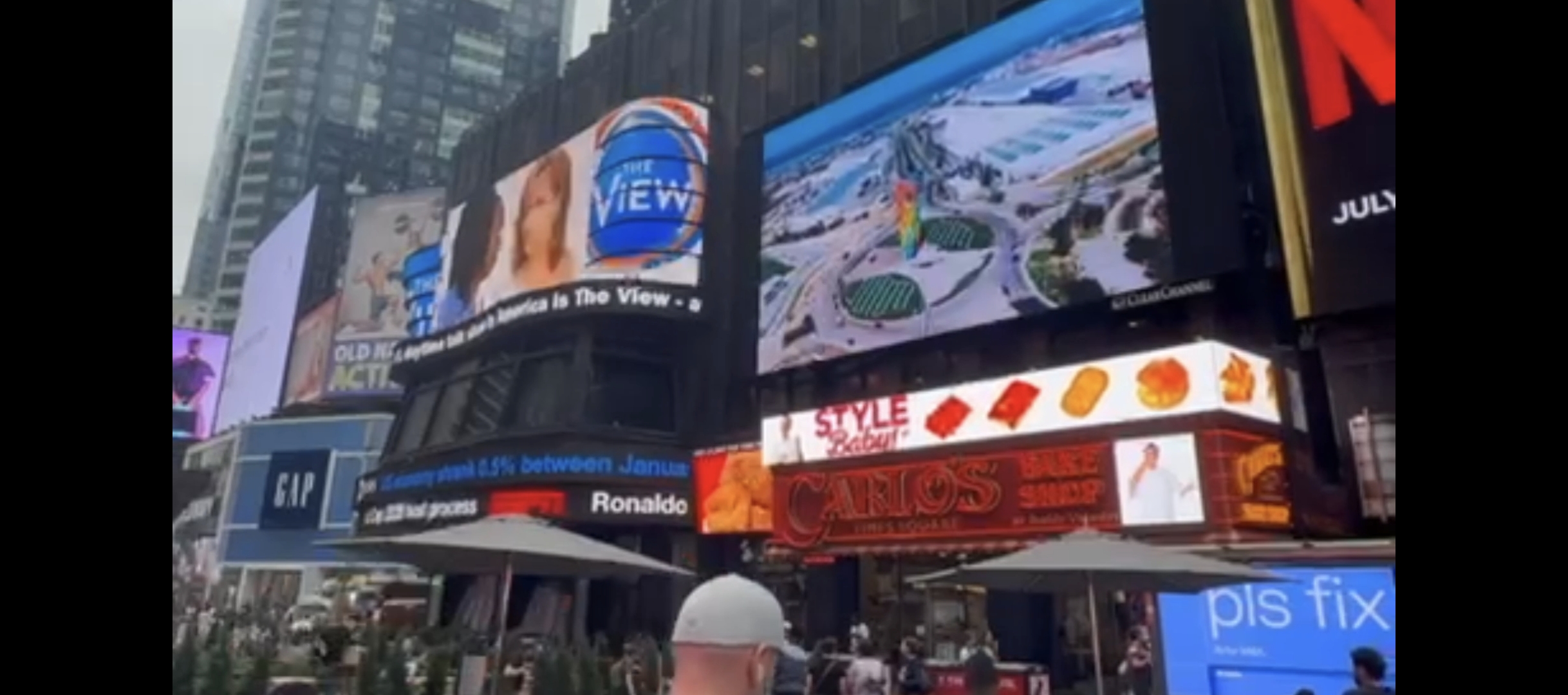De Barranquilla para el mundo: proyección en Times Square anuncia el Foro de Desarrollo Local de la OCDE 2025