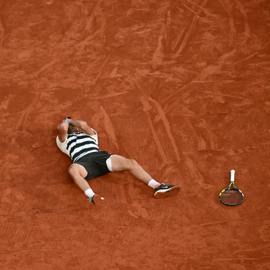 Roland Garros: Carlos Alcaraz salva 3 bolas de partido ante Jannik Sinner y repite como campeón