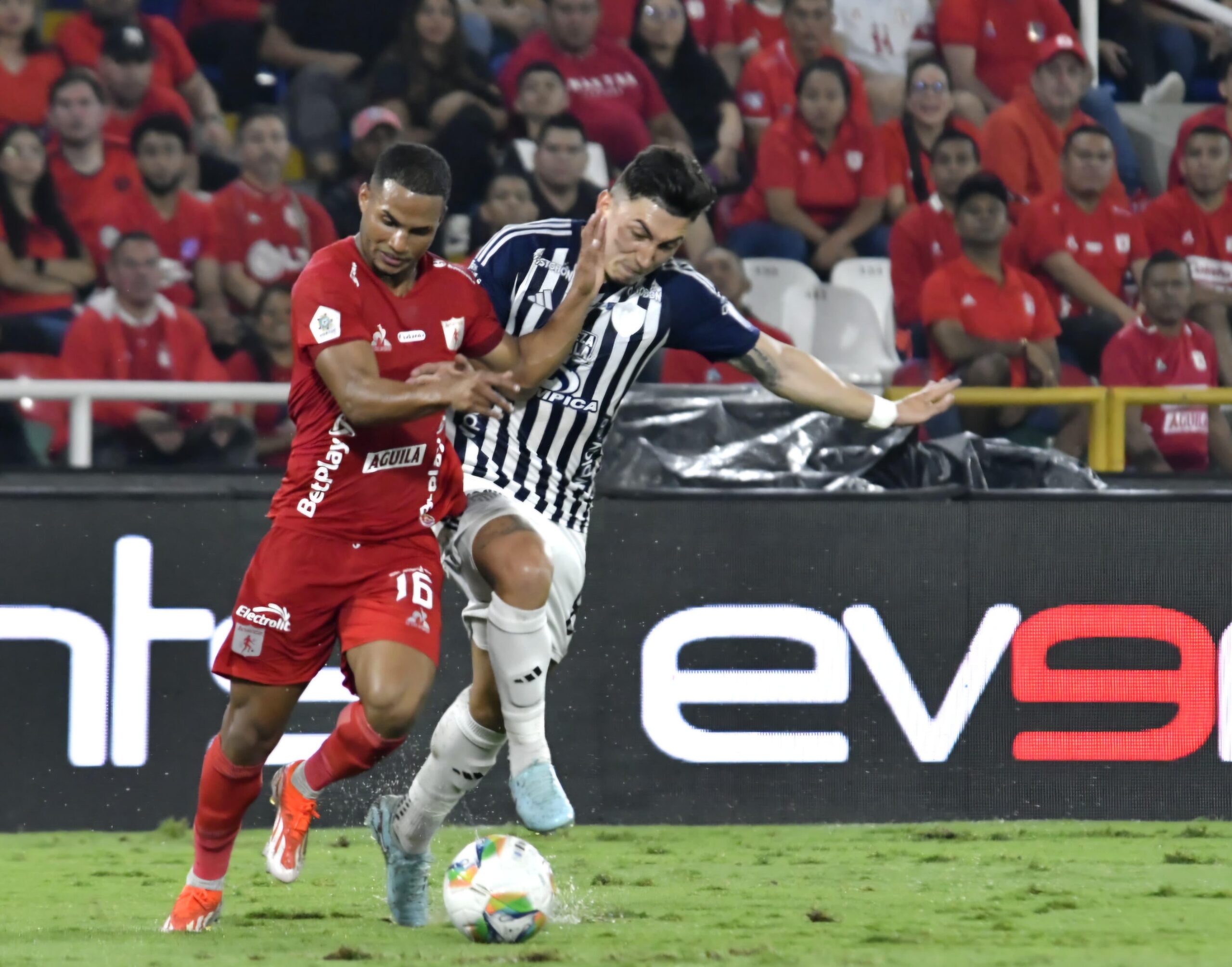 Junior cayó 2-1 ante América en Cali, en una noche brillante del arquero Jorge Soto