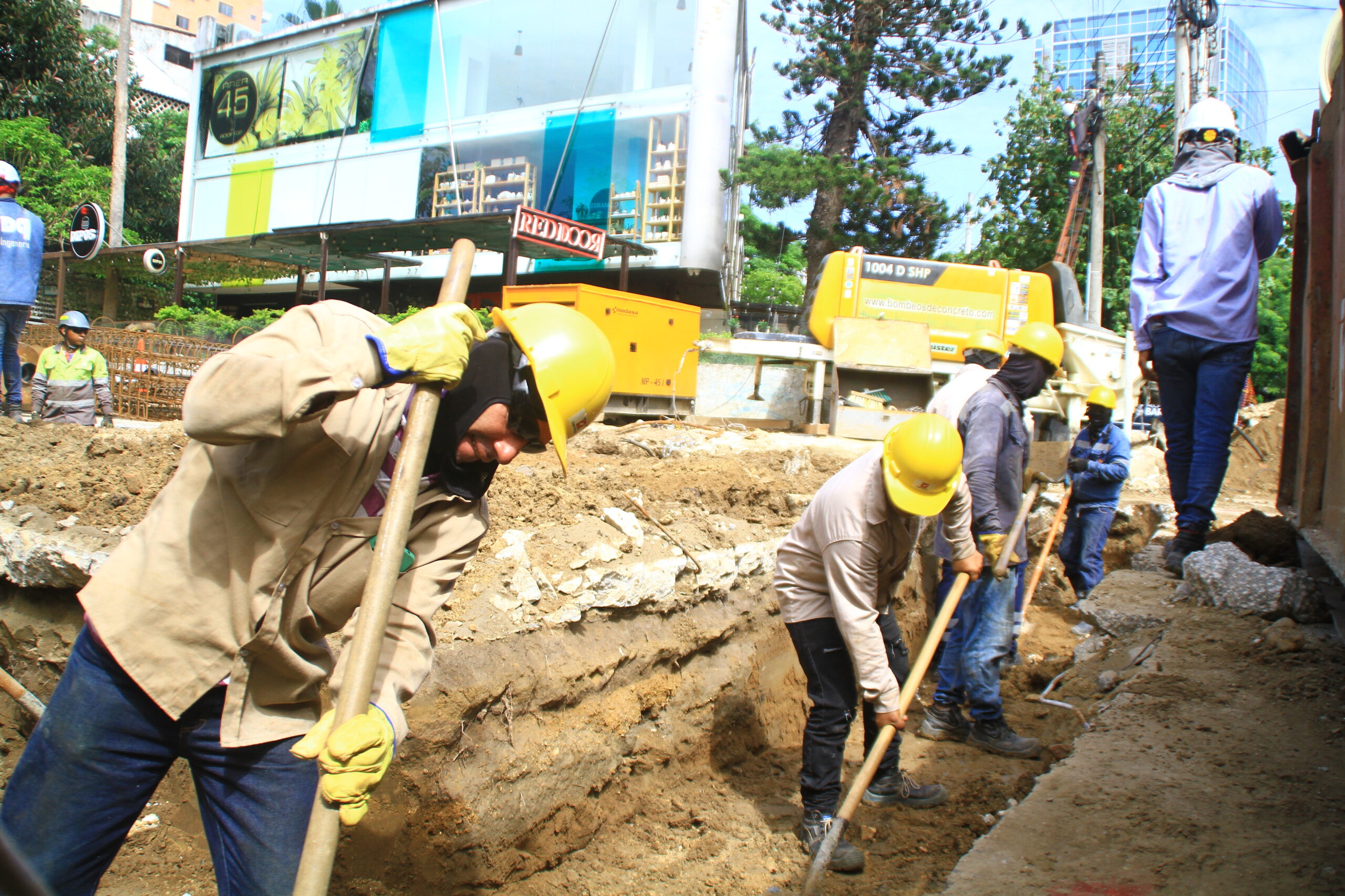 Con más de tres frentes de obra activos, avanza canalización del arroyo de la calle 85