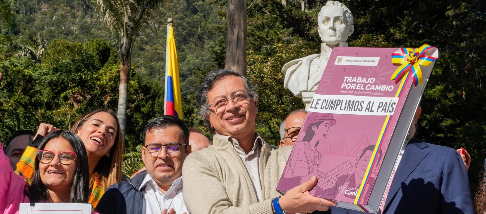 Presidente Petro sanciona la reforma laboral: «Es una ley que rige desde ya en todo el país»