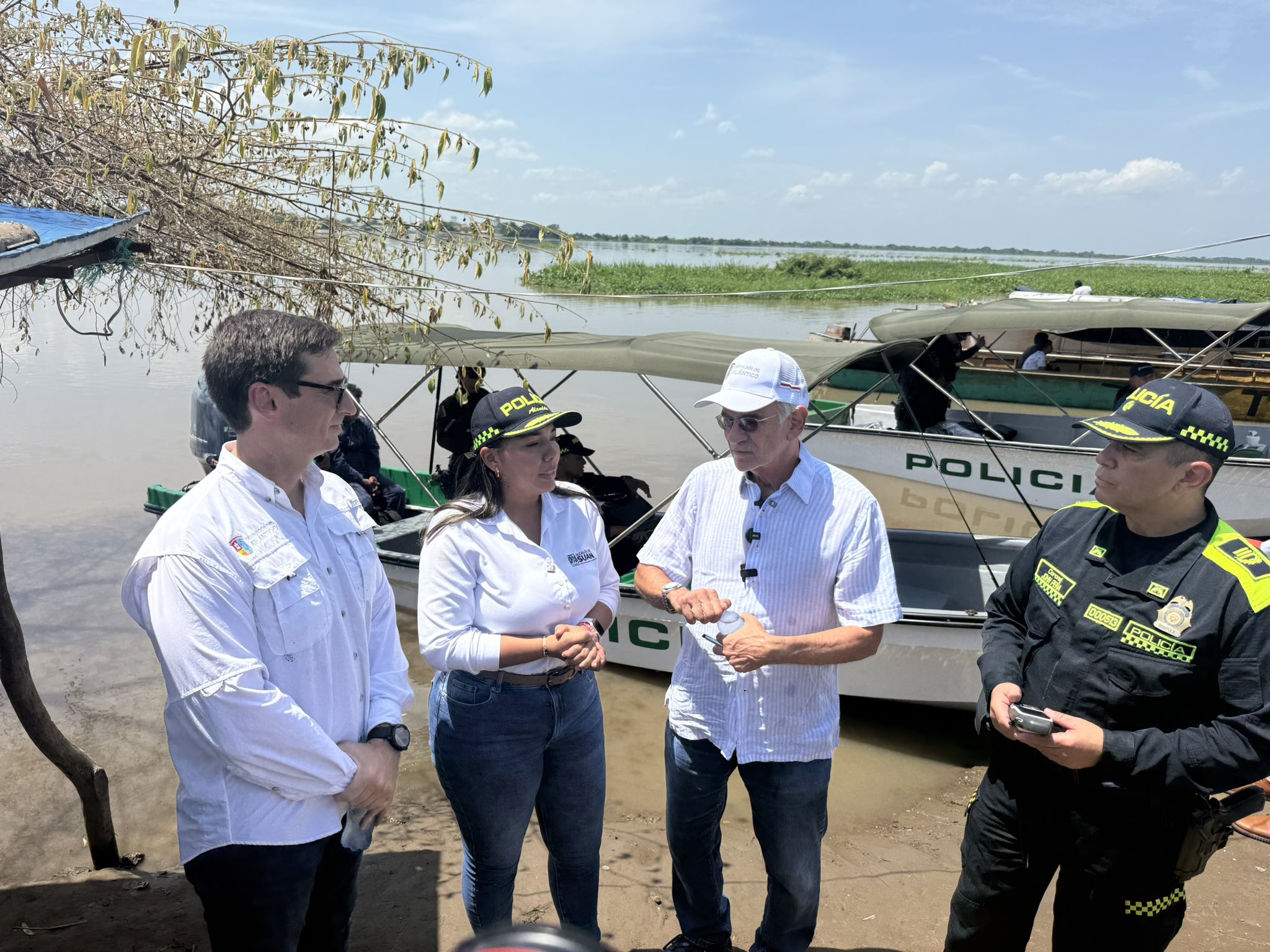 Gobernador Verano entrega dos lanchas a la Policía para fortalecer seguridad en municipios ribereños