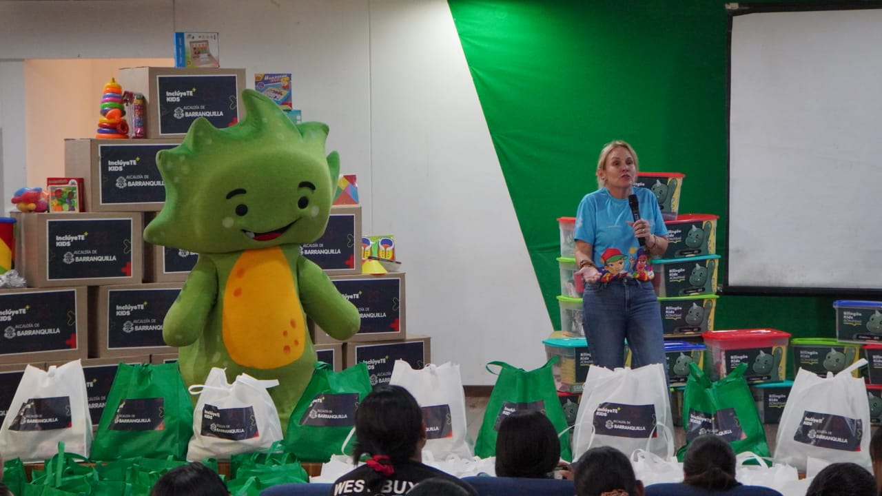 Barranquilla fortalece la atención integral a la primera infancia con entrega de kits de los proyectos Bilingüe Kids e Inclúyete + Kids