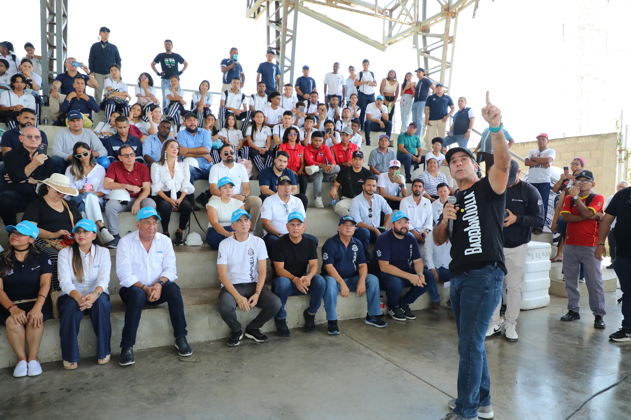 En Las Gardenias, alcalde Char anuncia primera comunidad energética de Barranquilla