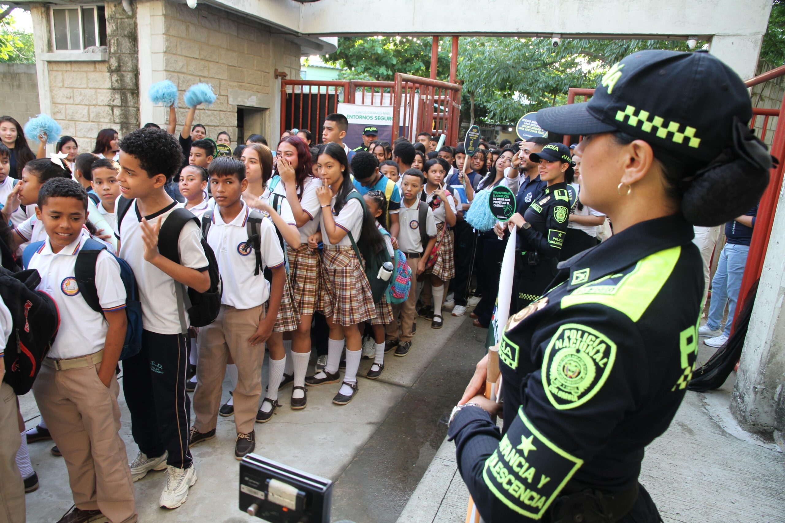 Distrito acompaña el regreso a clases garantizando estrategias de prevención y fomento del diálogo en la convivencia escolar