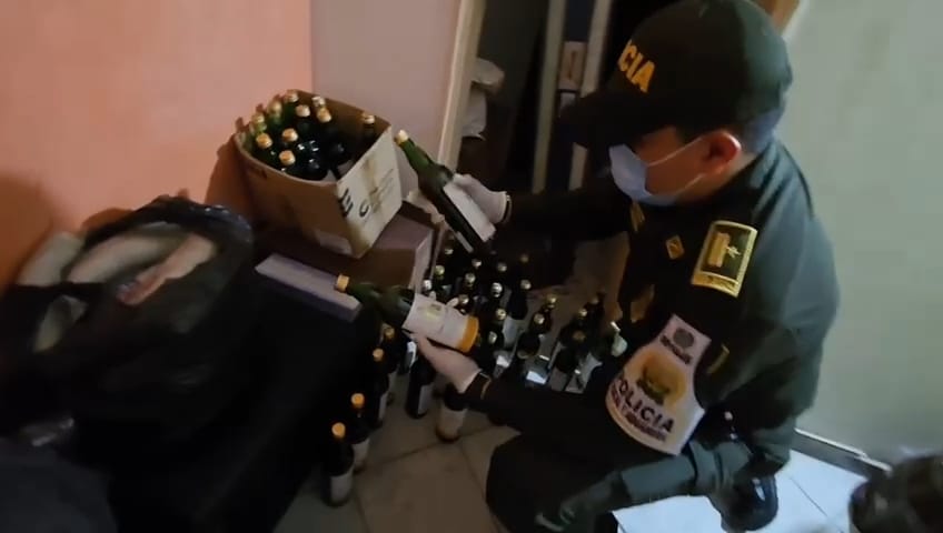 Incautan millonario cargamento de cigarrillos y licor de contrabando en el centro de Barranquilla