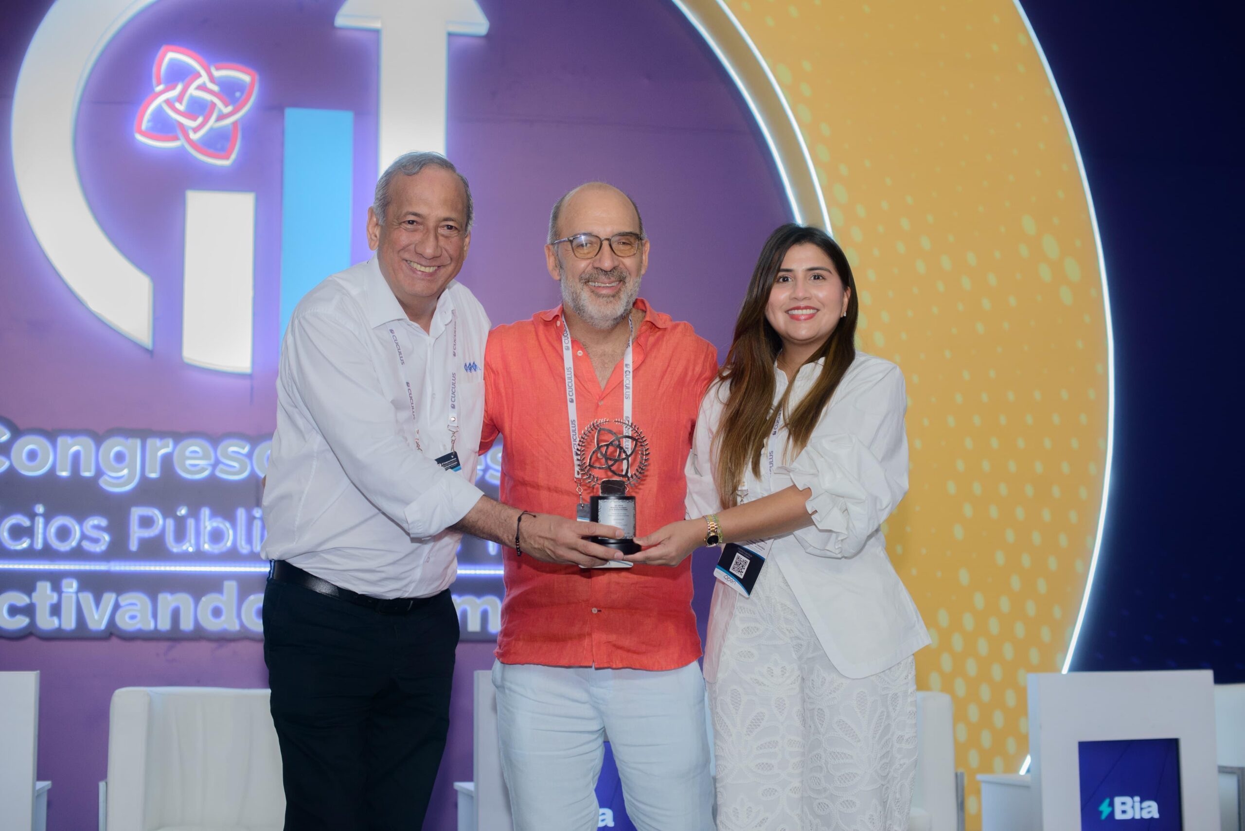 Triple A recibe Premio Andesco a la Sostenibilidad por su programa Becas para la Vida