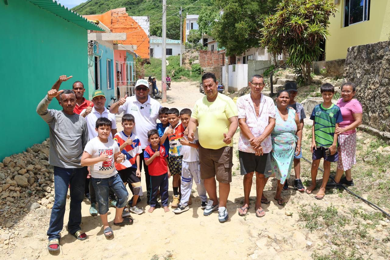 “Con calles pavimentadas, obras para el progreso llega al barrio Vistamar”: alcalde Plinio Cedeño