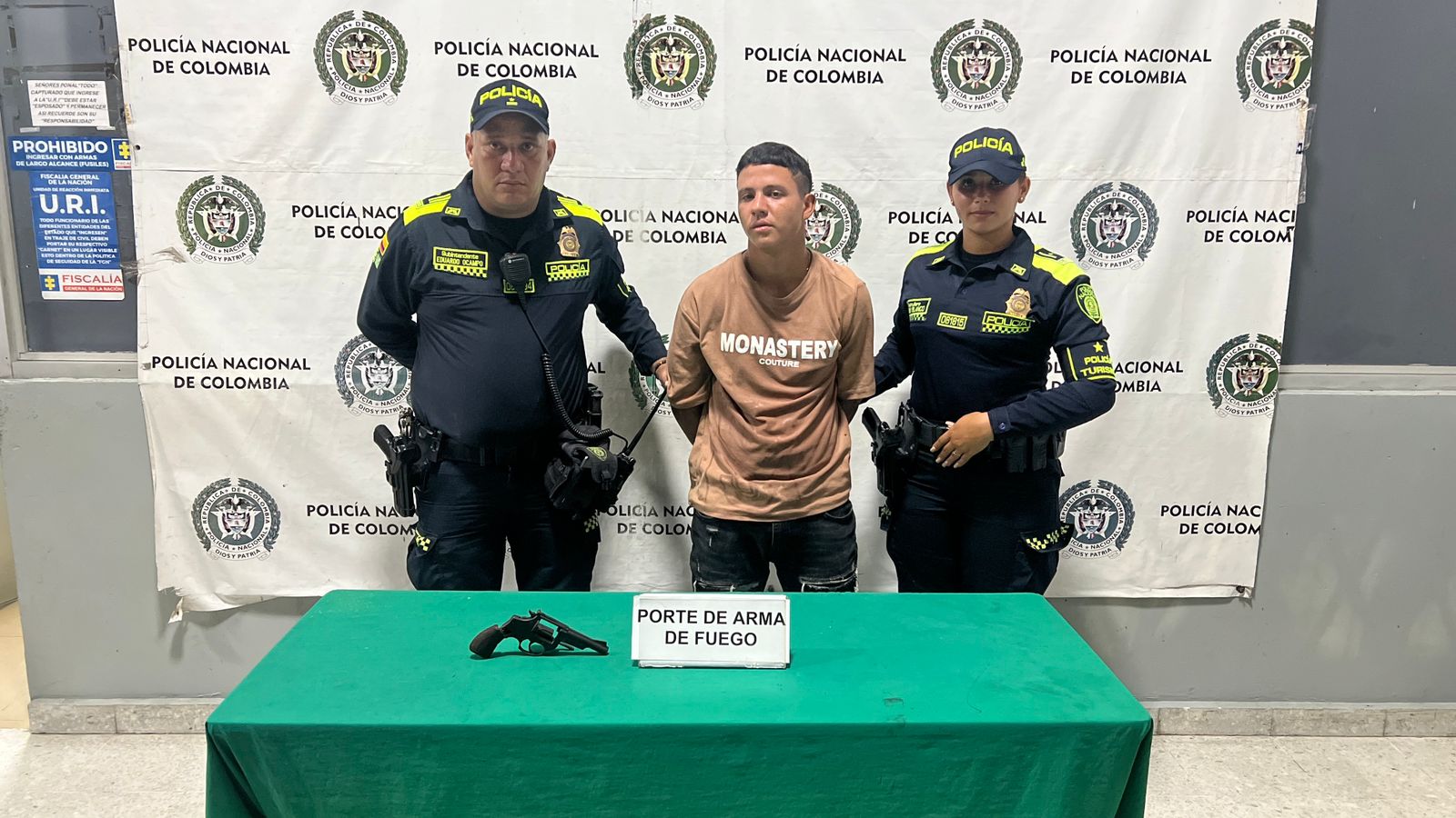 Capturado en flagrancia por robo y porte ilegal de arma en inmediaciones del Malecón