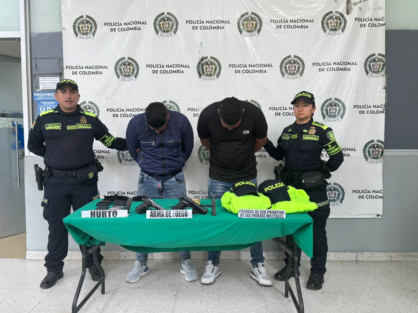 Capturados dos falsos policías cuando intentaban robar local comercial en el Centro de Barranquilla