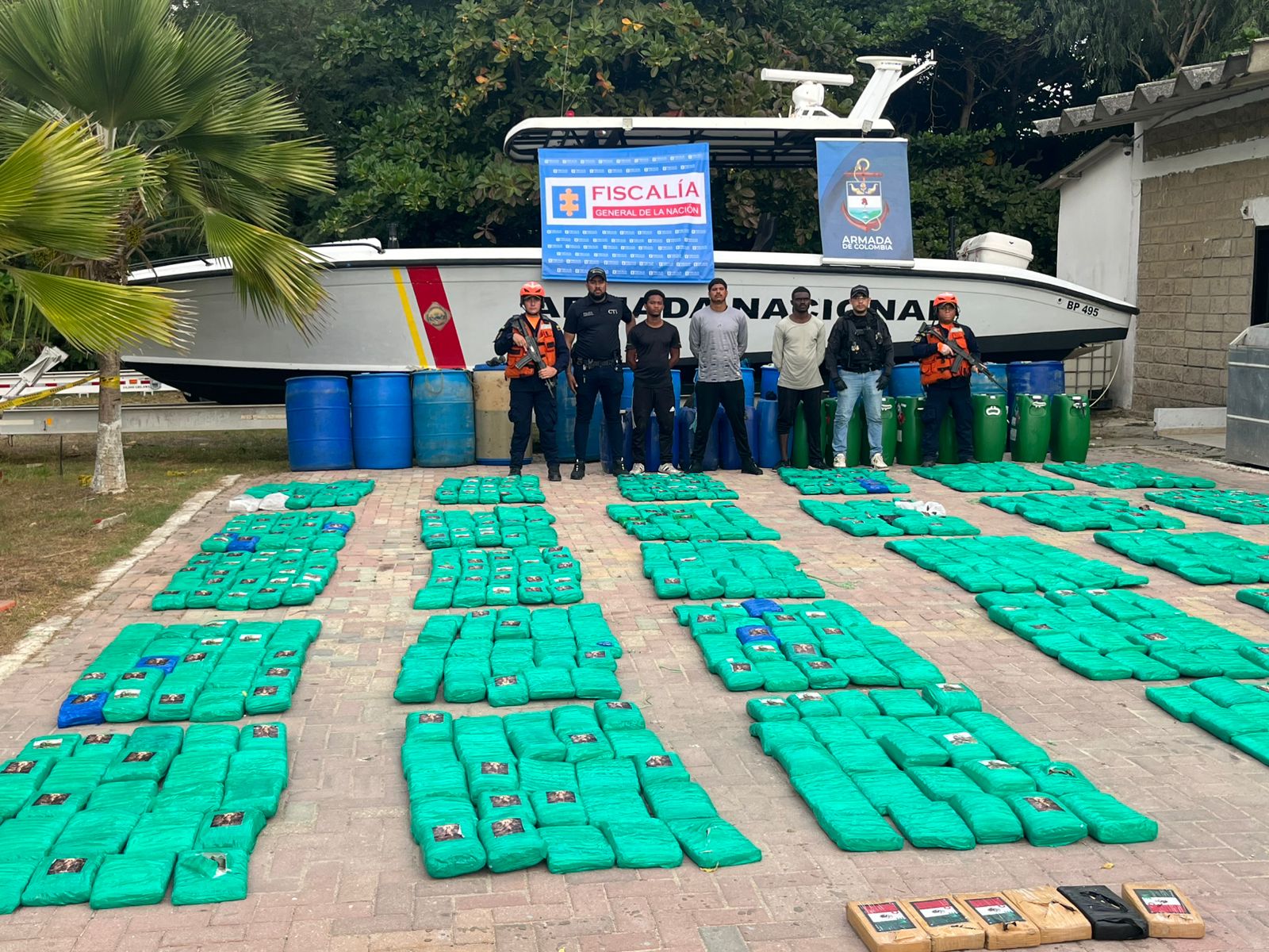 Interceptan lancha con más de 760 kilos de marihuana rumbo a Costa Rica: capturados tres extranjeros