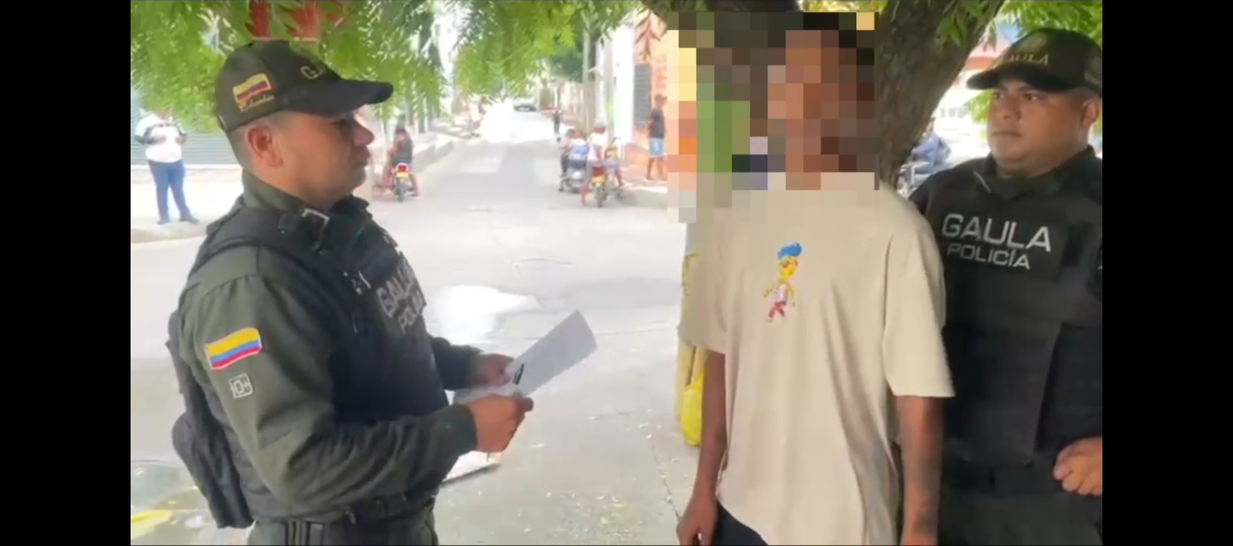 Aprehenden a menor con escopeta, marihuana y panfletos en Sabanalarga