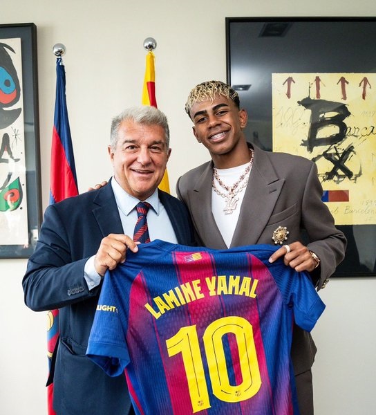 Lamine Yamal hereda la camiseta número 10 del Barcelona
