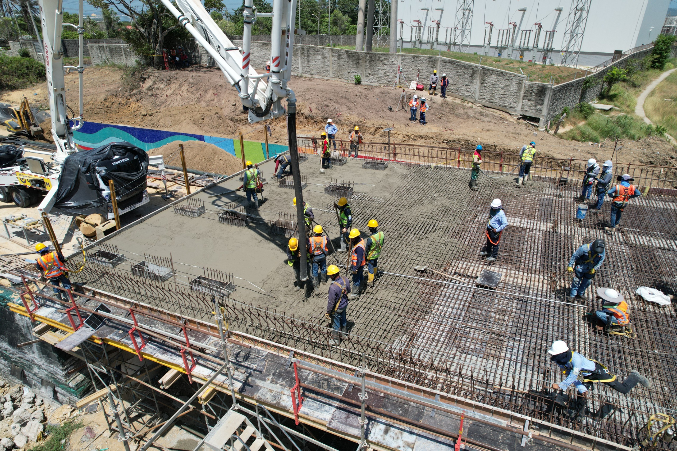 Fundida de tablero en puente del intercambiador vial de la Circunvalar marca un nuevo avance en megaobra de movilidad