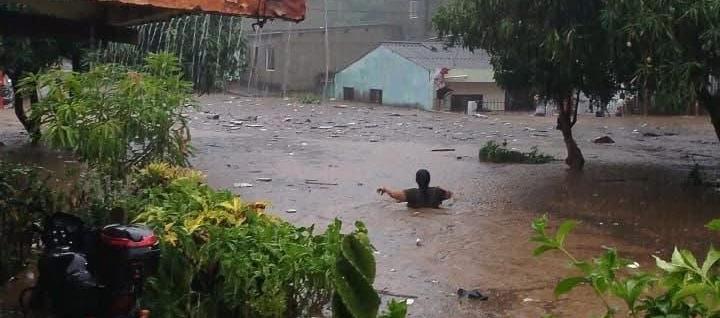 Fuerte aguacero dejó emergencias en decenas de barrios en Santa Marta