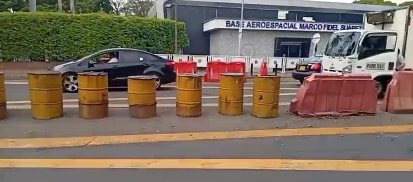 Cinco muertos y 40 heridos deja atentado con camión bomba en inmediaciones de base militar en Cali