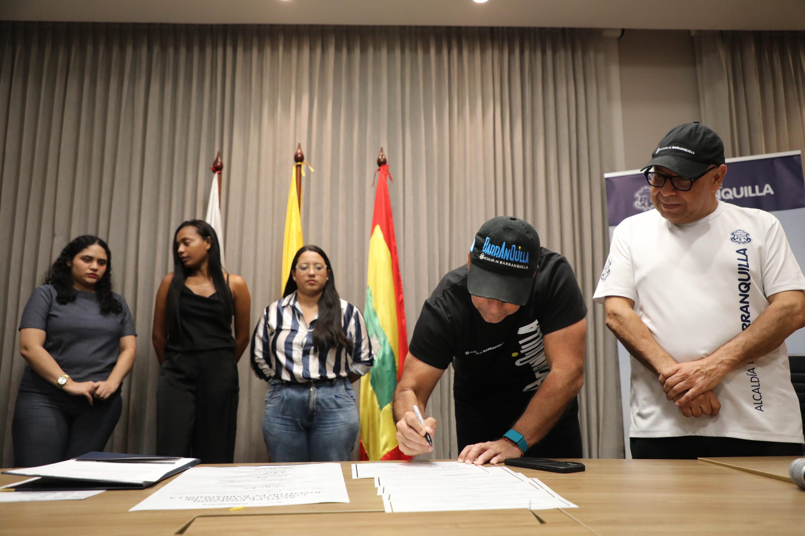 Alcalde Alejandro Char posesiona a nuevos integrantes del Consejo Distrital de Juventud 2025 -2026