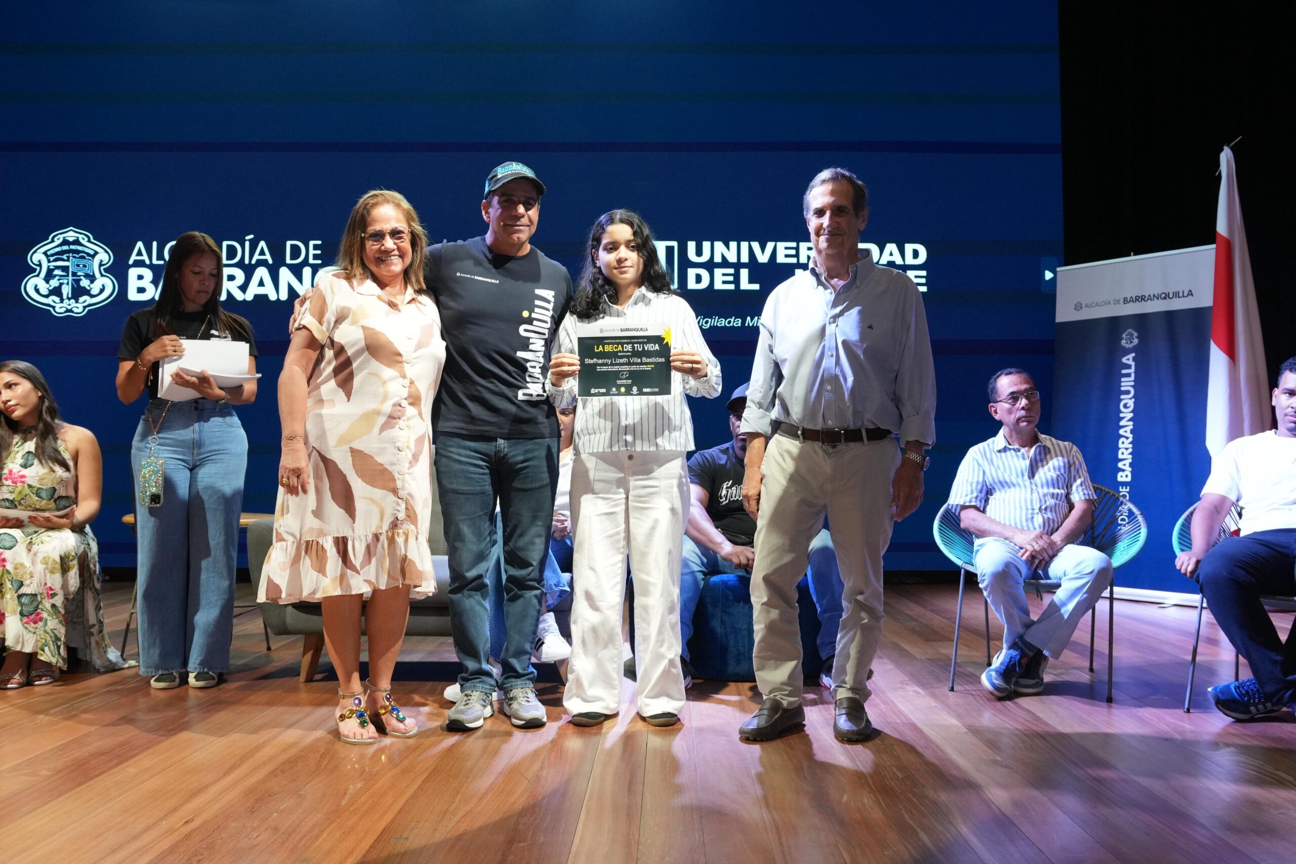 Alcalde Char entregó 44 becas de la primera cohorte del programa ‘La beca de tu vida’