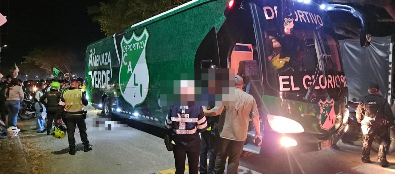 Un hincha muerto y una mujer herida tras accidente con bus del Deportivo Cali