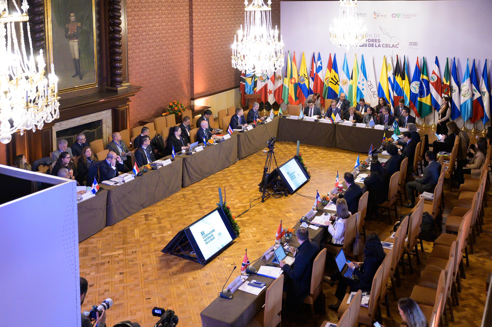 Colombia convoca reunión urgente de la CELAC tras despliegue militar de EE. UU. en el Caribe