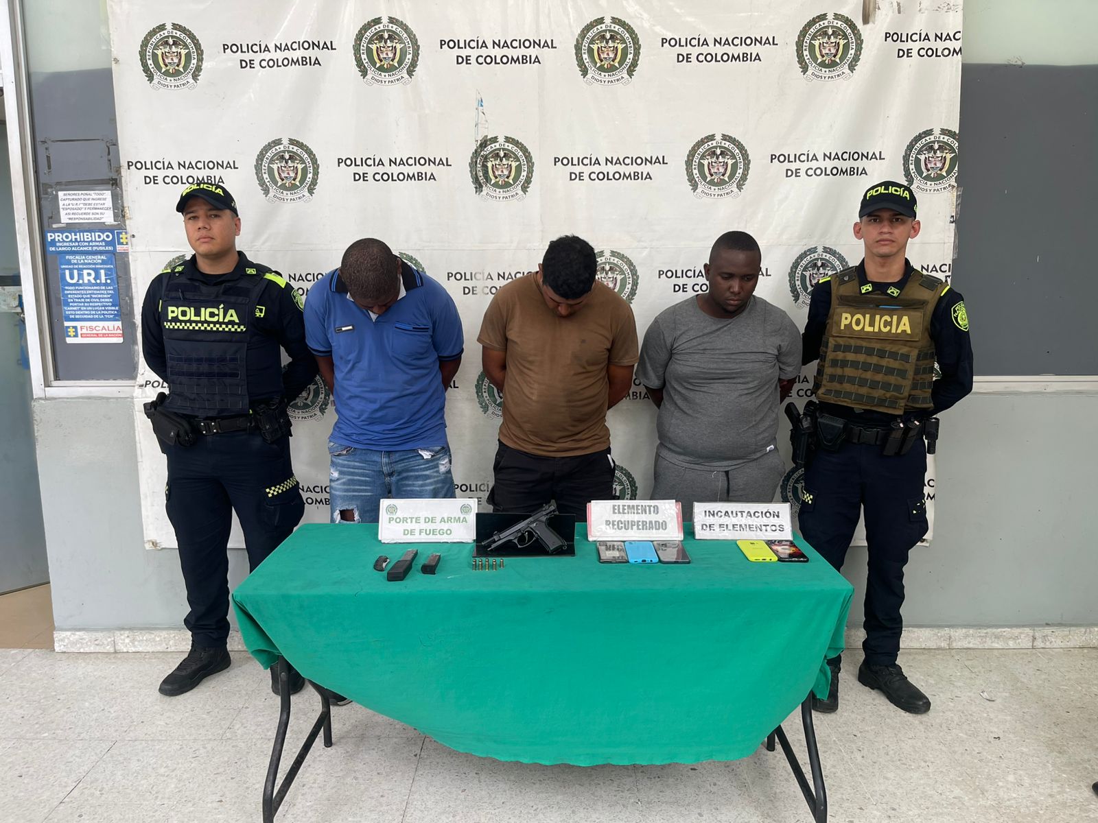 Capturados tres hombres que acababan de atracar a varios jóvenes en el barrio Los Andes