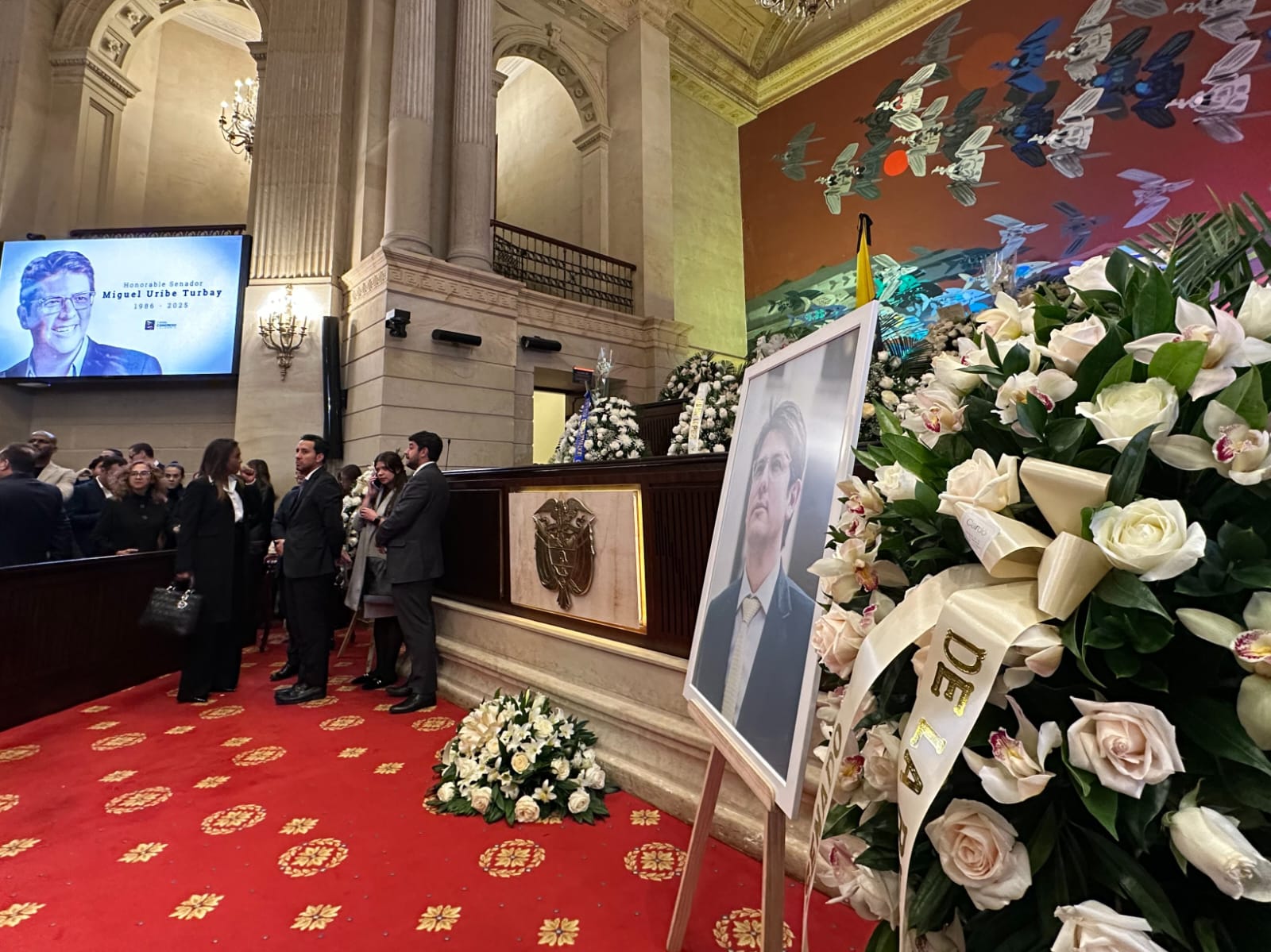 Miguel Uribe es despedido en el Capitolio Nacional