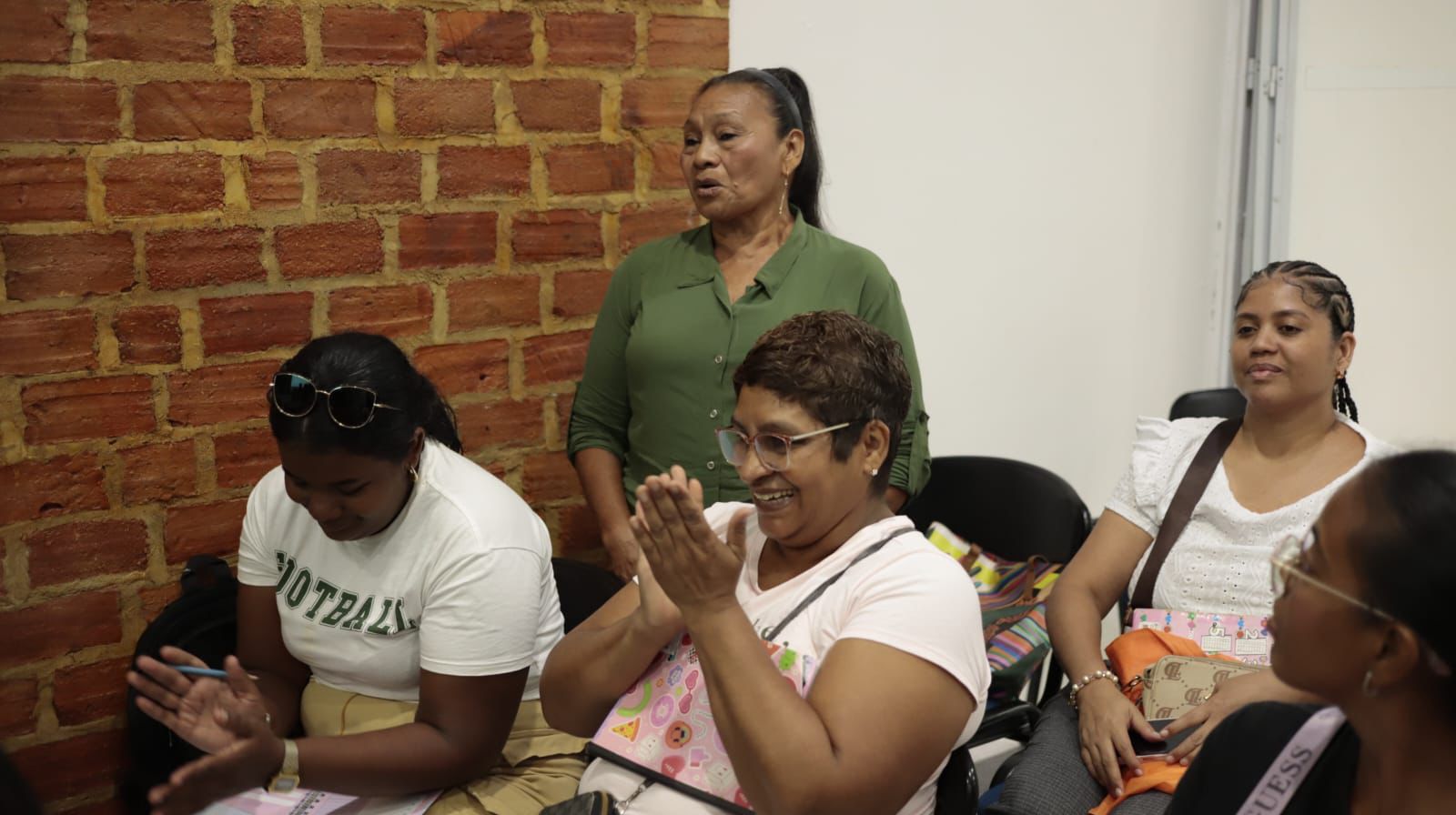 “Soy una Mujer que Brilla con mi Negocio”, la estrategia de autonomía económica de la Gobernación del Atlántico