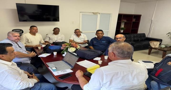 Directivos de Anthoc se reunieron con el gerente interventor de la ESE Universitaria del Atlántico UNA