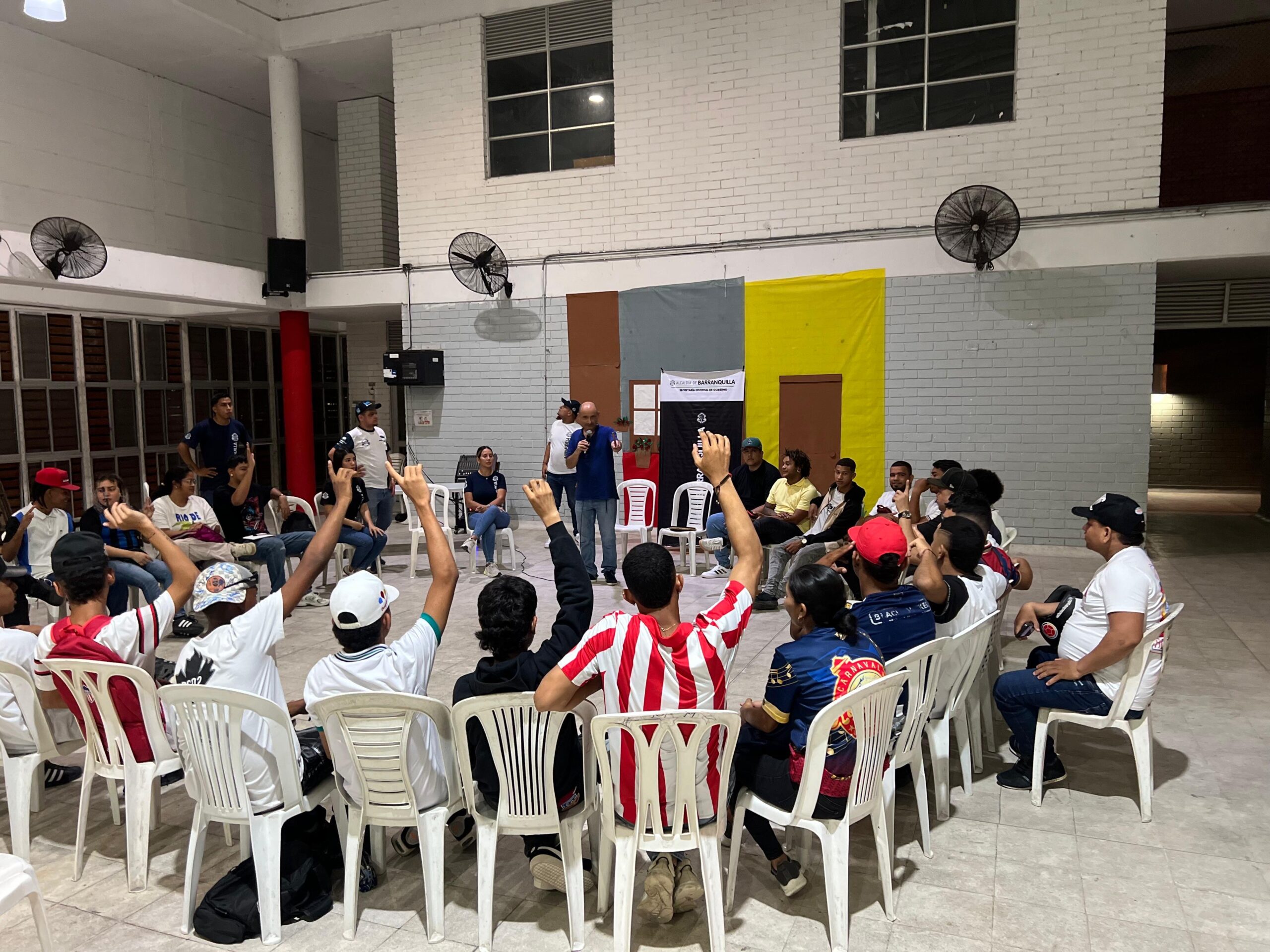 Barristas con propósito: 60 hinchas del Junior transformarán su pasión en arte con la EDA