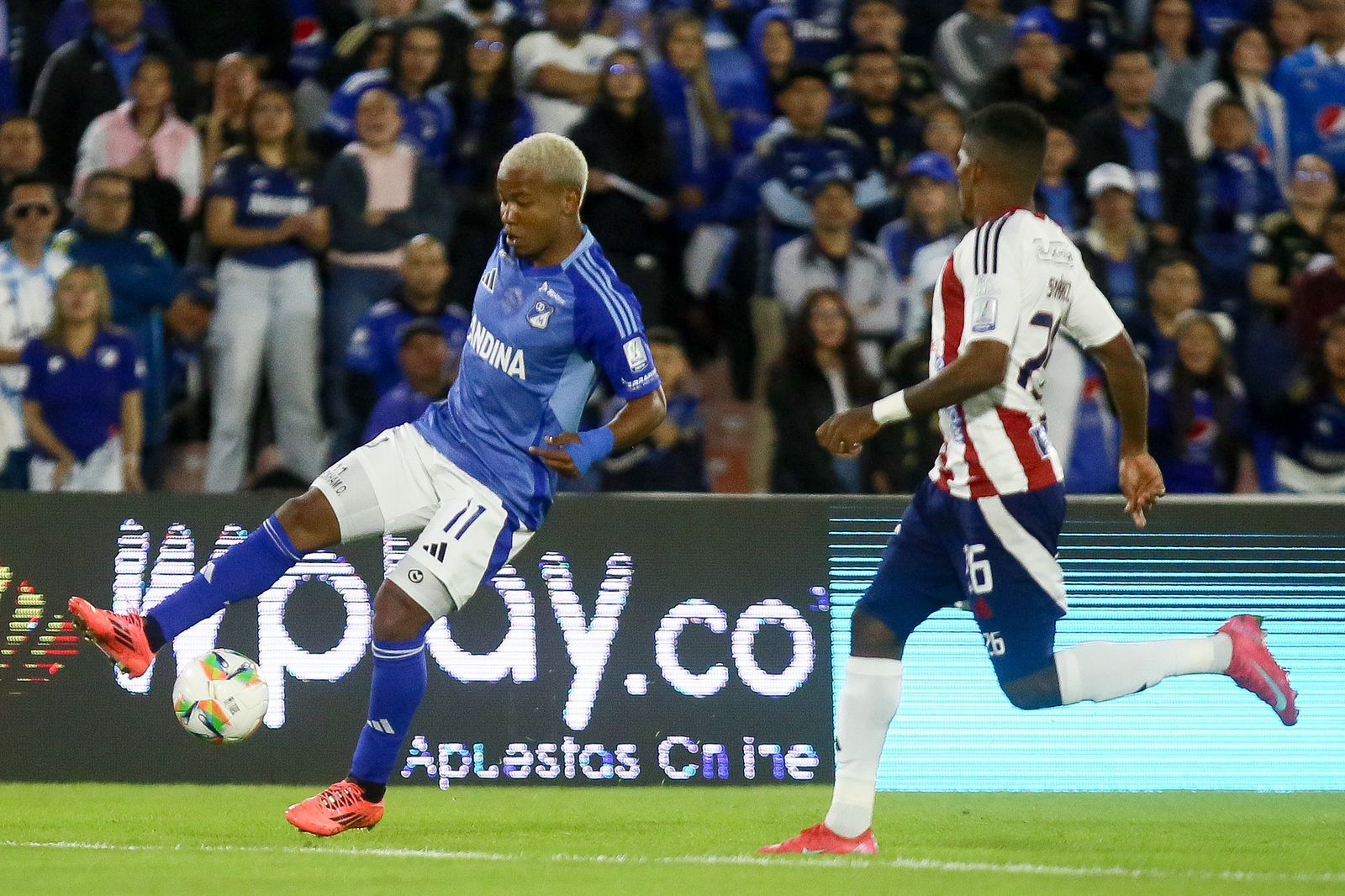 Millonarios goleó 3–0 a Junior y lo despojó del invicto en El Campín