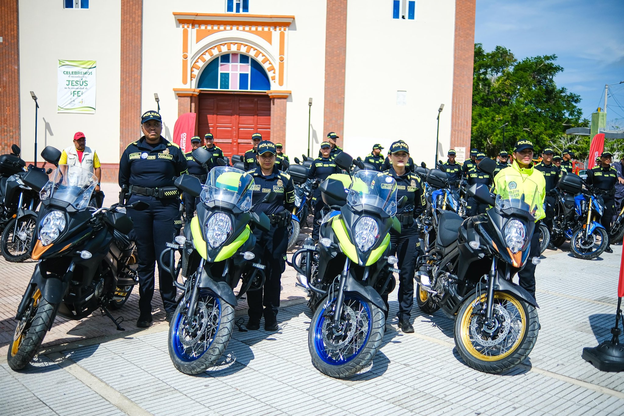 Gobernador Verano comienza entrega de 110 motocicletas para fortalecer la Fuerza Pública en el departamento