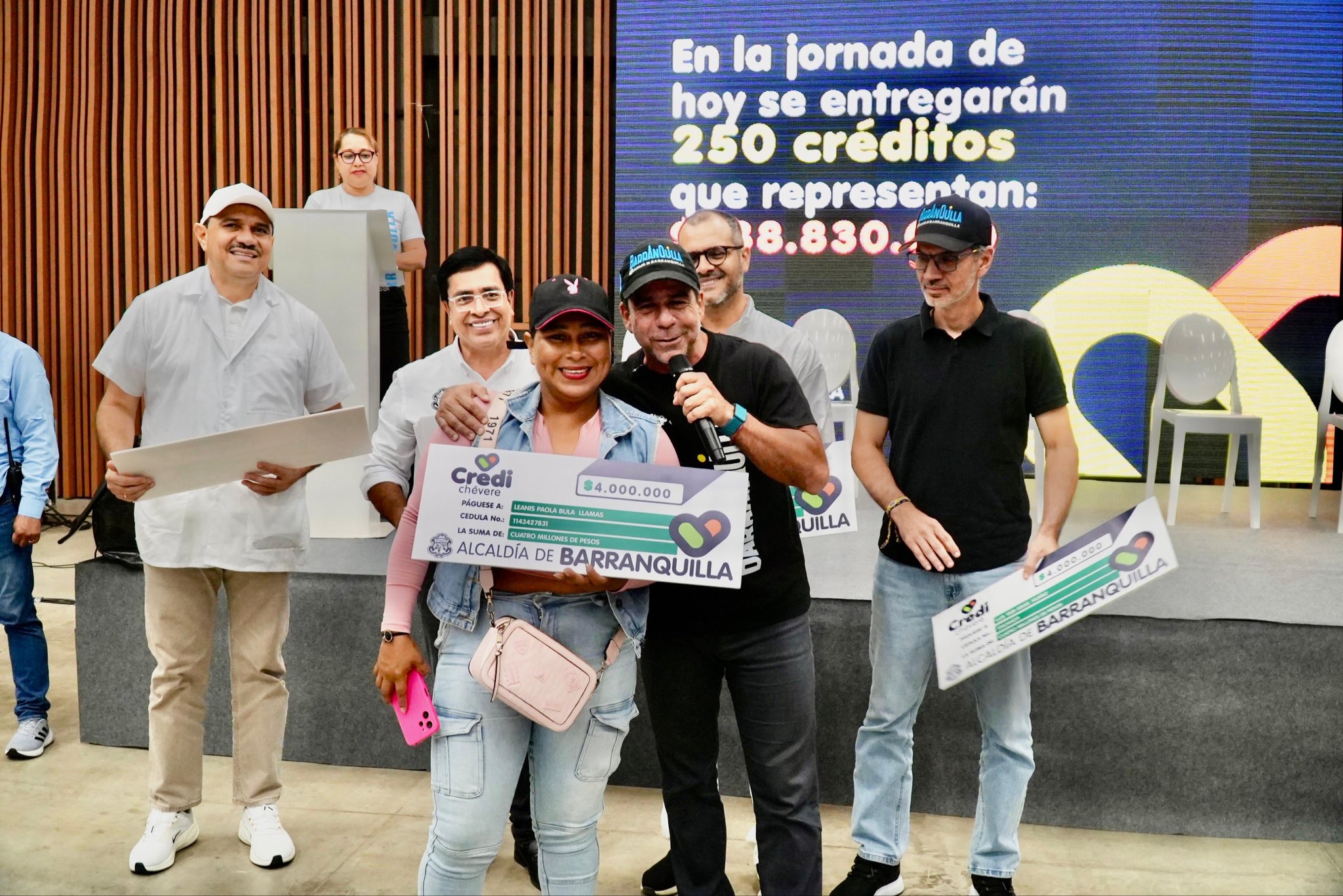 Alcalde Char entrega 250 créditos nuevos a microempresarios y emprendedores de la ciudad