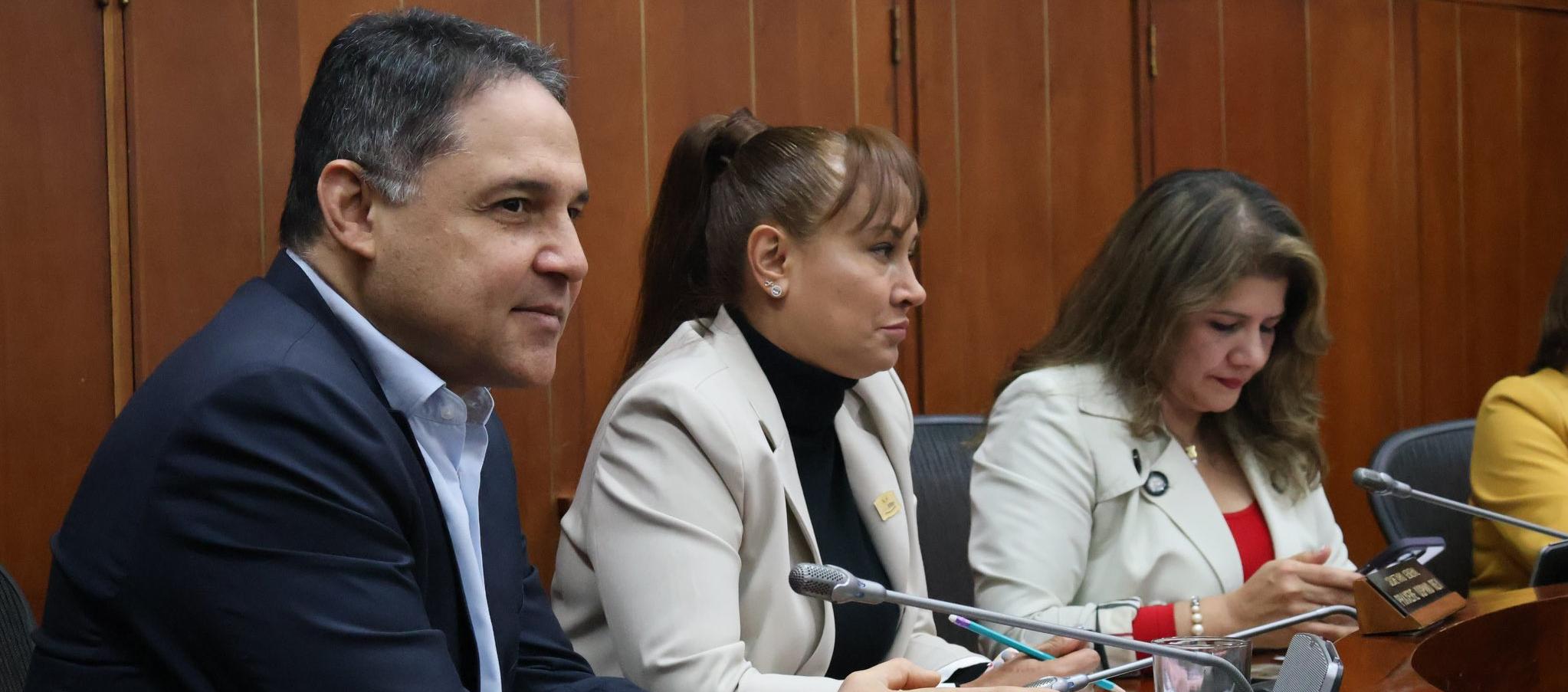 Centro Democrático radicó ponencia de archivo a la Reforma a la Salud