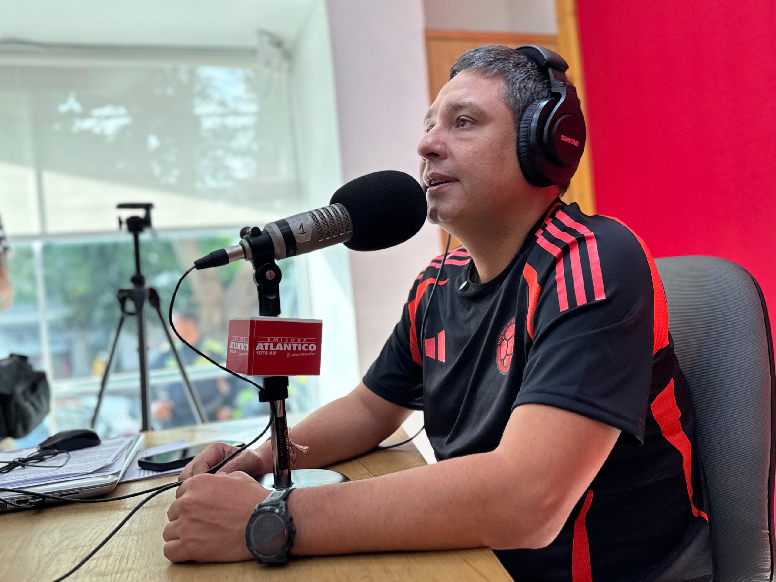 Mauricio Lizcano pide superar extremos políticos y critica reforma tributaria