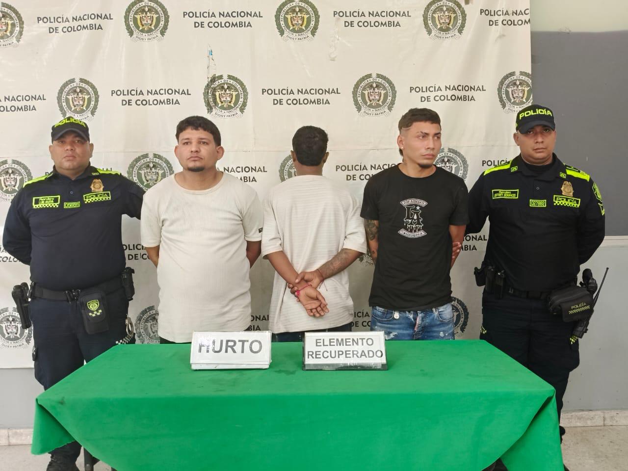 Dos hombres capturados y un menor aprehendido por hurto de camión en Puerto Colombia