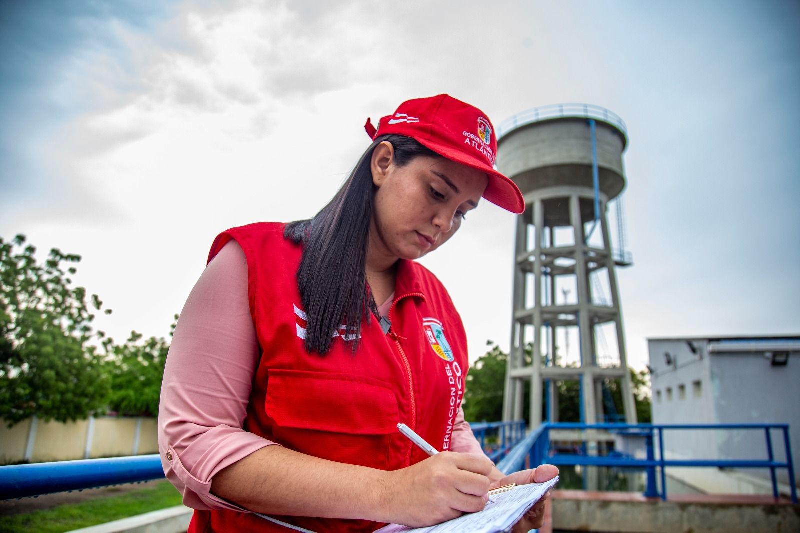 Gobernación del Atlántico refuerza control del agua potable para proteger la salud pública en 22 municipios