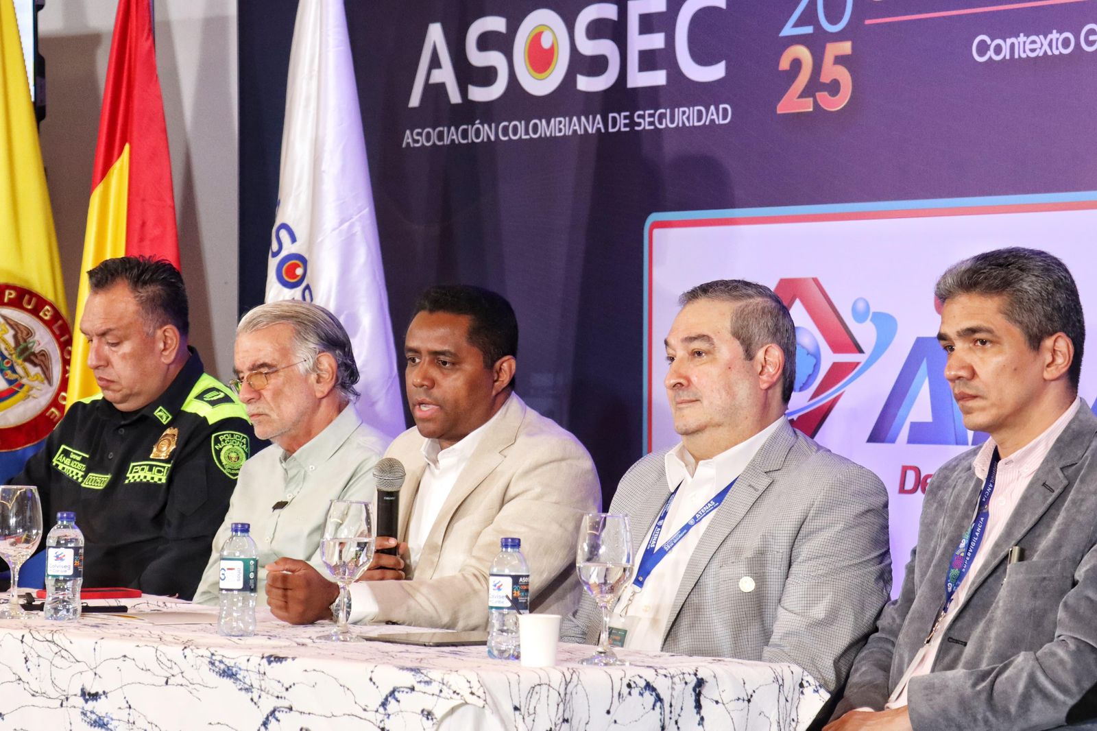 Gobernador Eduardo Verano lidera debate sobre seguridad y competitividad en Congreso de Asosec