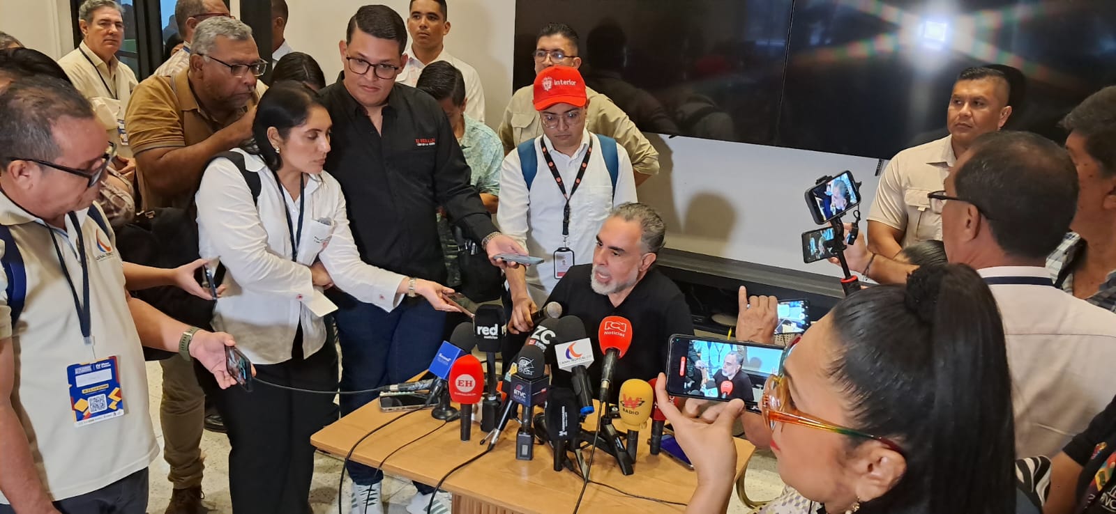 Tregua entre Los Pepes y Los Costeños se refleja en reducción de homicidios: Mininterior