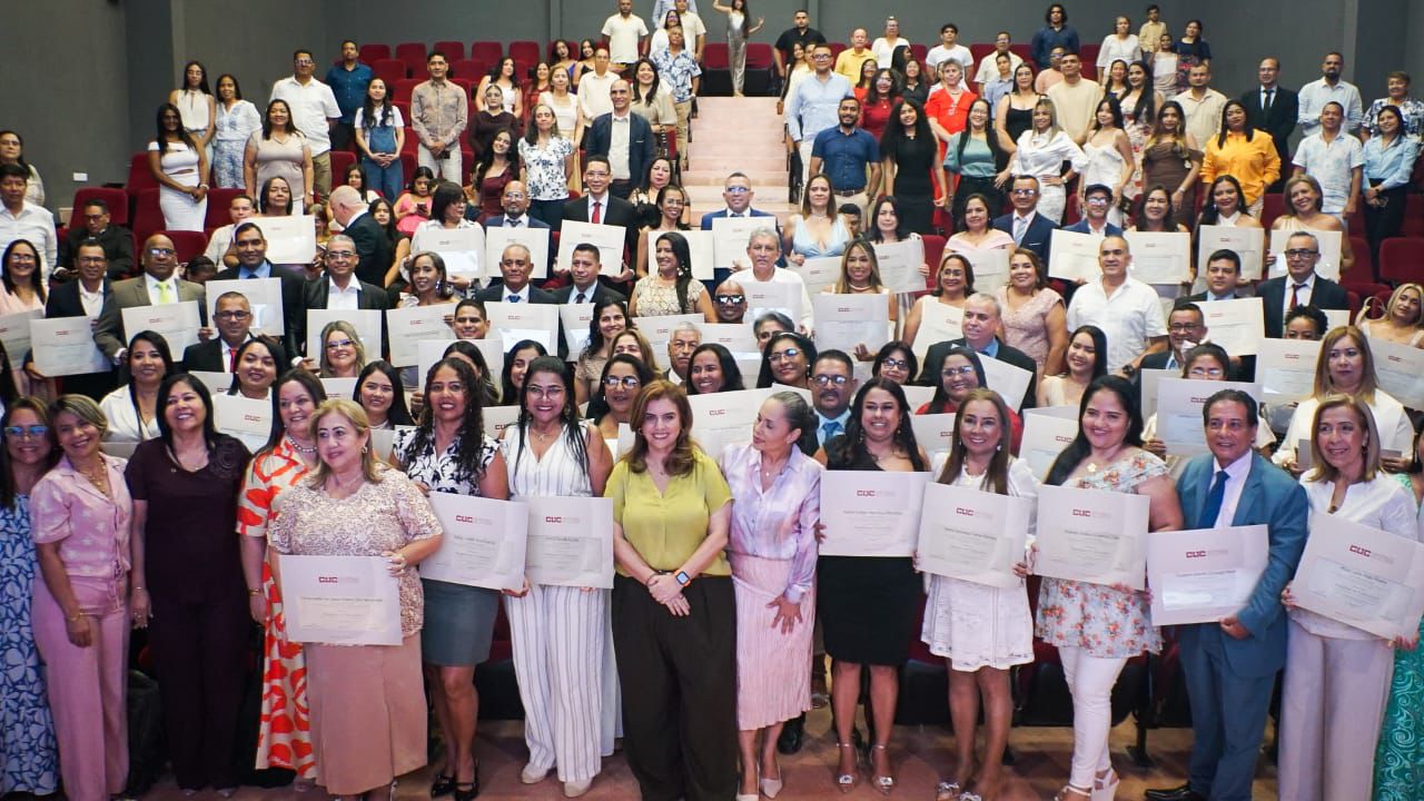 89 docentes del Distrito se graduaron como nuevos magísteres en Educación