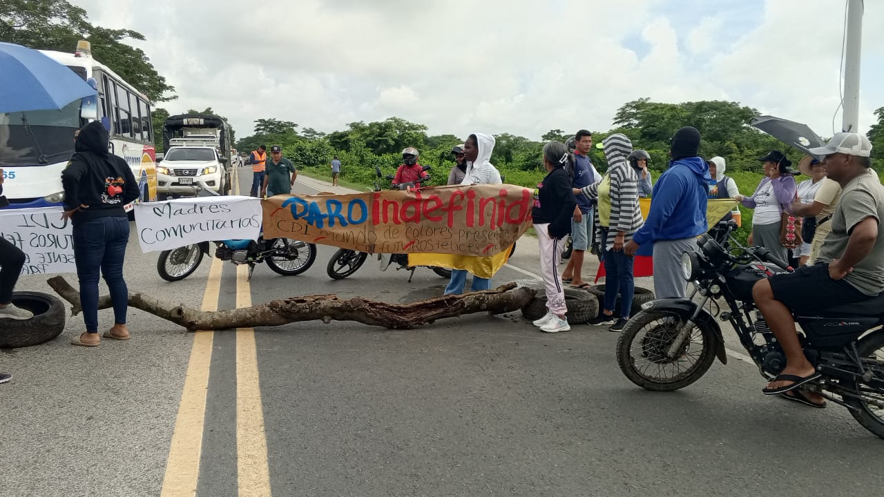 Madres comunitarias y personal de 2 CDI en Ponedera protestan por falta de pago
