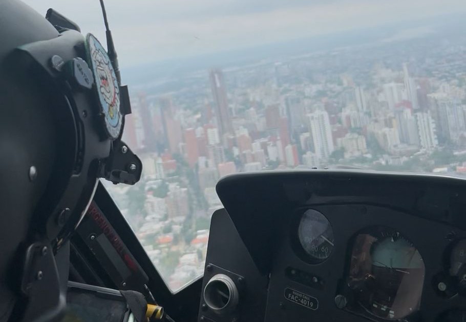Con apoyo de helicóptero de la Fuerza Aeroespacial Colombiana se refuerzan campañas de prevención del delito en Barranquilla