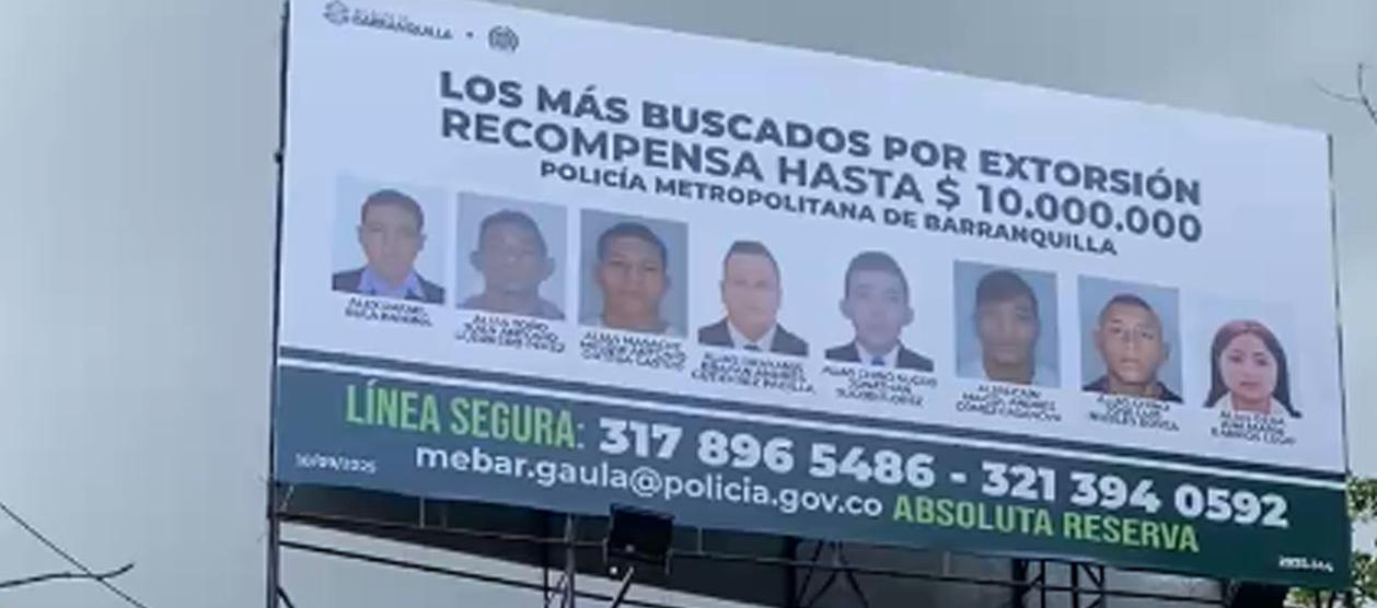 Publican valla con rostros de los 8 más buscados por extorsión en Barranquilla